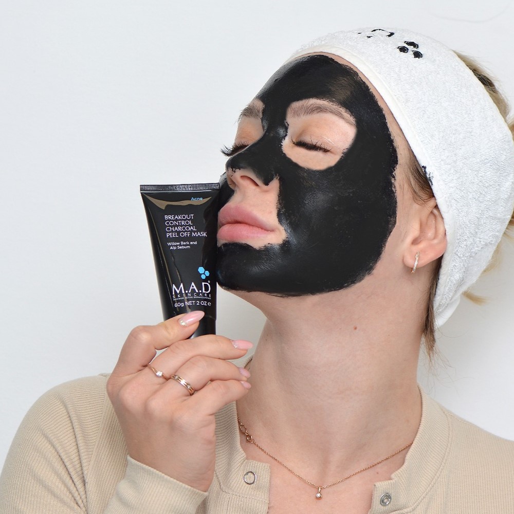 Маска-пленка отшелушивающая PEEL OFF с углем M.A.D Charcoal Black Peel Off Mask pH 6.88