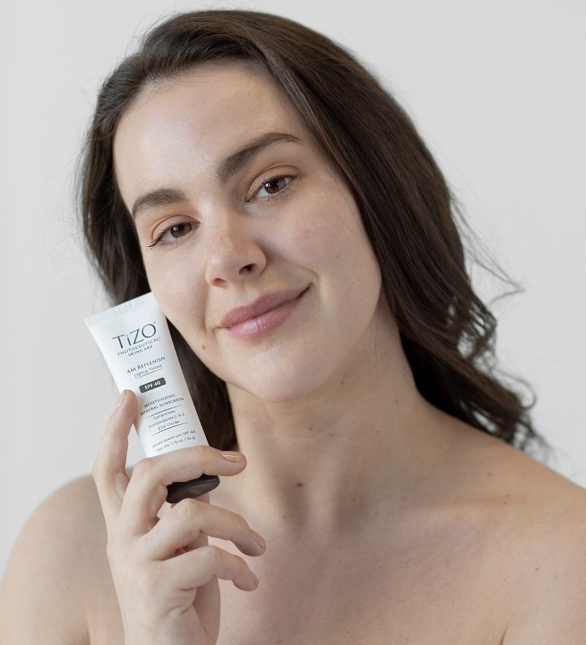 Крем дневной питательный с оттенком TiZO Photoceutical AM Replenish SPF 40 Lightly Tinted 50 мл