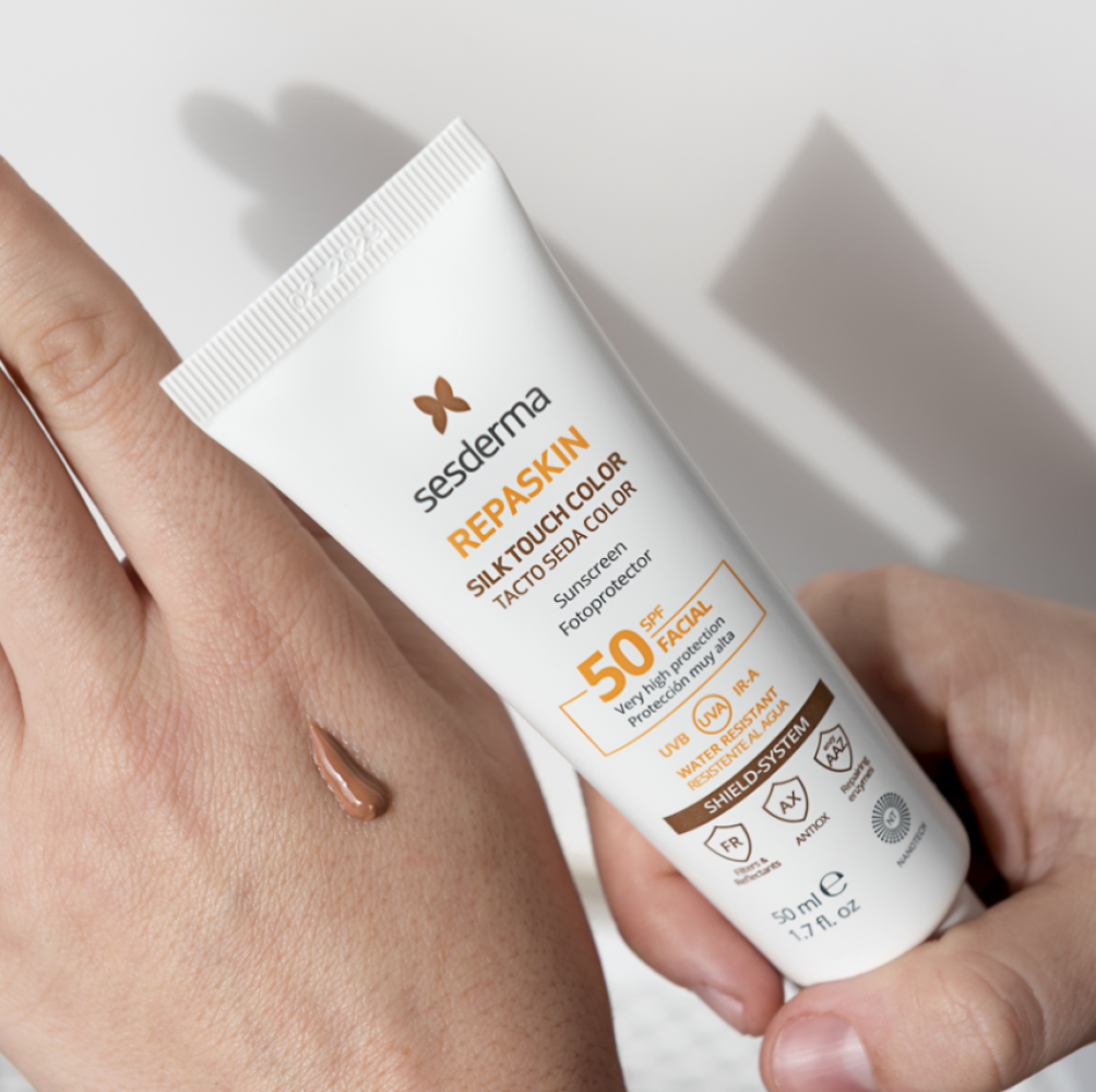 Средство СЗФ 50 с нежностью шелка с тоном Sesderm REPASKIN SILK TOUCH COLOUR Facial sunscreen SPF 50